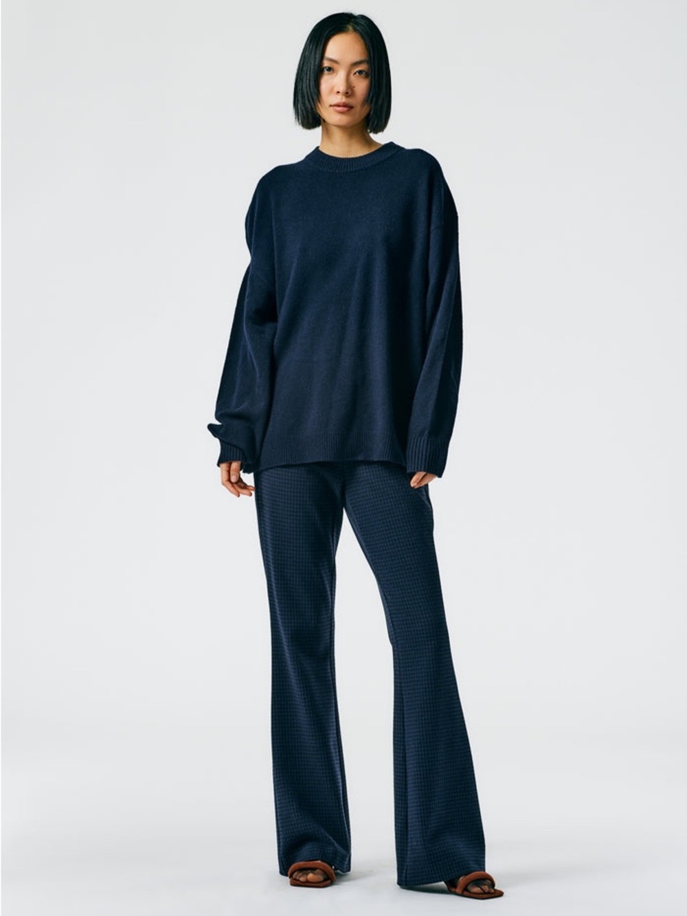 $695 Cashmere Carre Crewneck Pullover In Dark Navy S\M